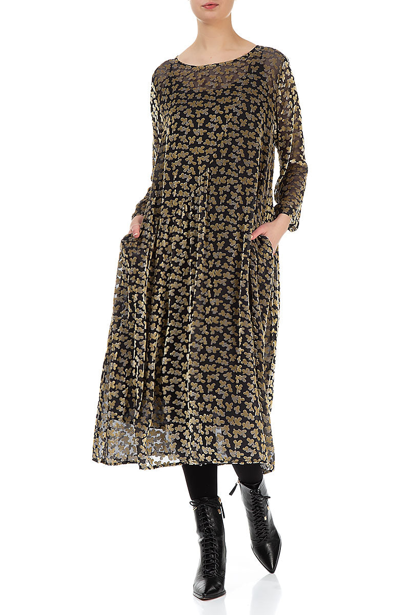 Kleid aus drapiertem Devoré-Blütenblatt-Seidensamt in Gold