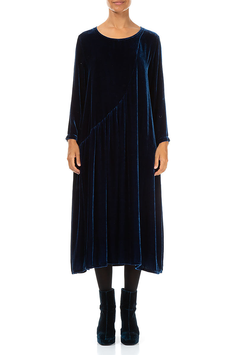 Drapiertes königsblaues Seidensamtkleid