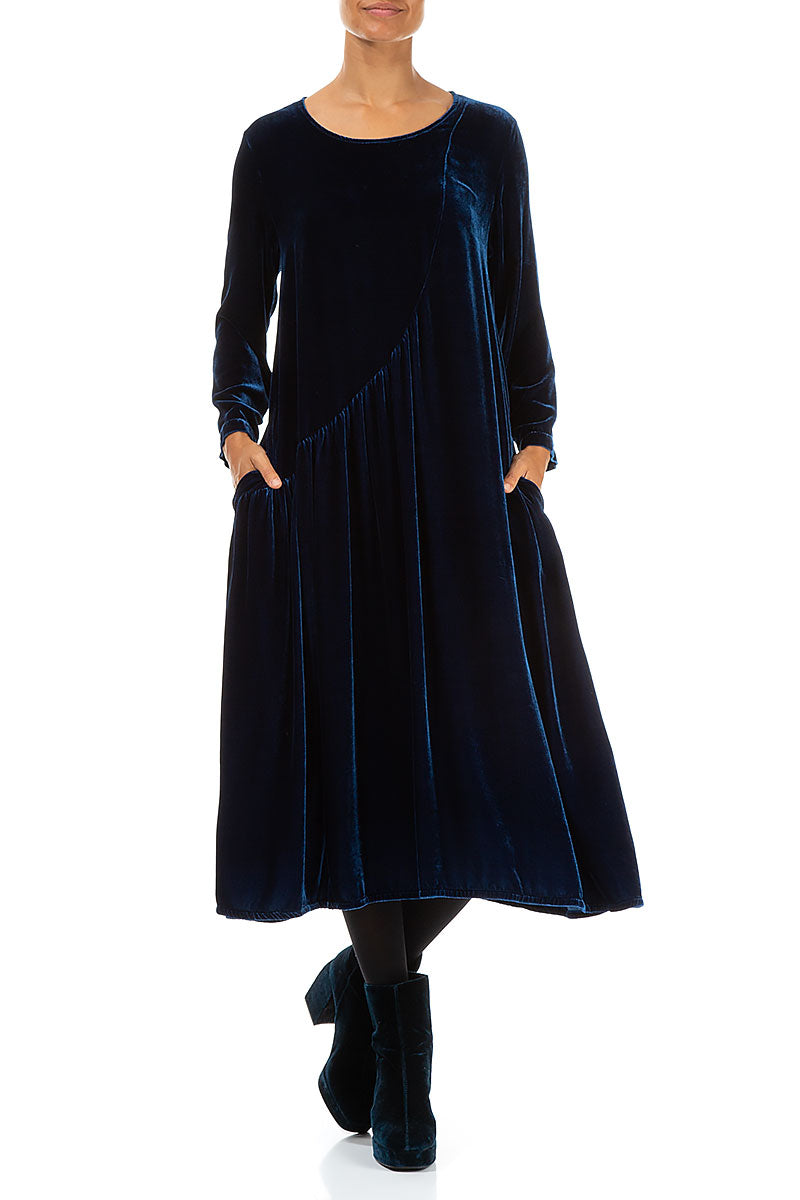 Drapiertes königsblaues Seidensamtkleid