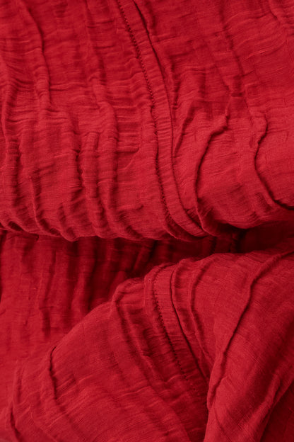 Tunique en lin et soie rouge froissée à pans tombants