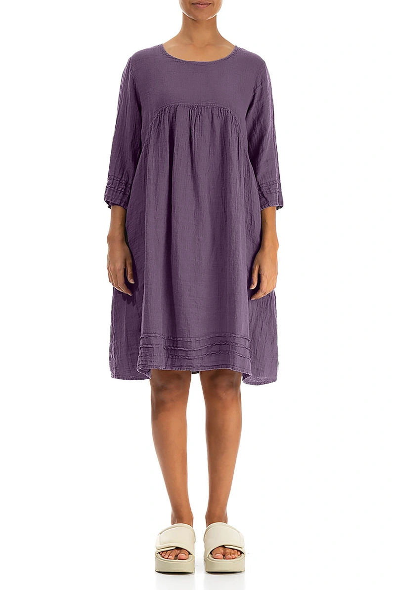 Ausgestelltes Amethyst-Crêpe-Leinenkleid