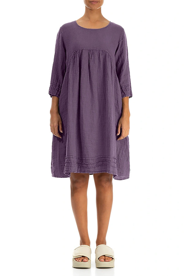 Ausgestelltes Amethyst-Crêpe-Leinenkleid