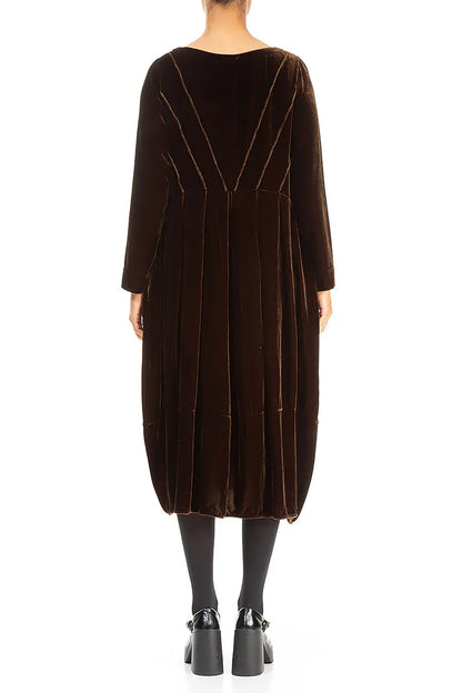 Robe en velours de soie cuivré vieilli à dos évasé