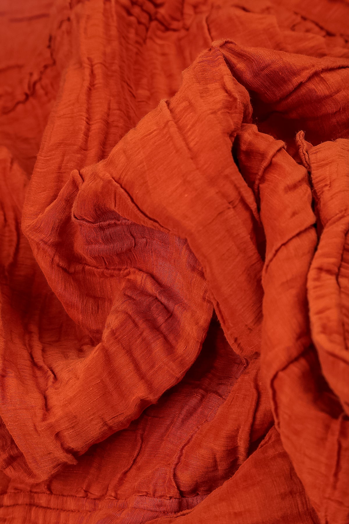 Chemisier évasé en soie froissée orange flamboyant