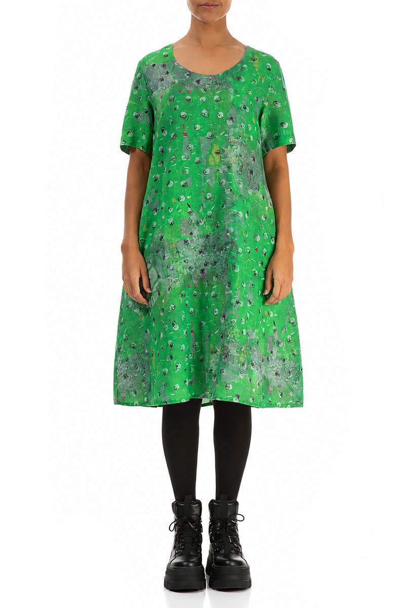 Ausgestelltes Midikleid aus wiesenfarbenem Leinen