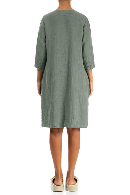 Ausgestelltes, salbeigrünes Leinenkleid