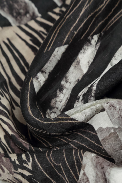 Ausgestellte Tunika aus strukturiertem Wild Ink-Seidenleinen