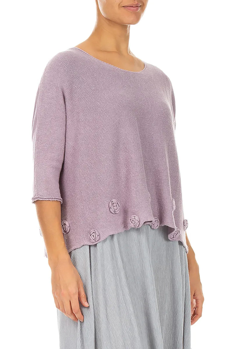 Pull en lin lilas orné de fleurs