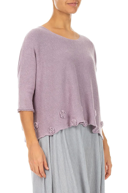 Pull en lin lilas orné de fleurs