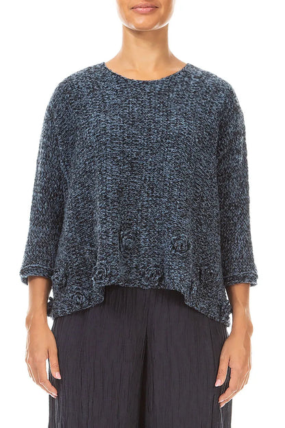 Pullover aus Mélange-Wolle in Blau mit Blumenverzierung