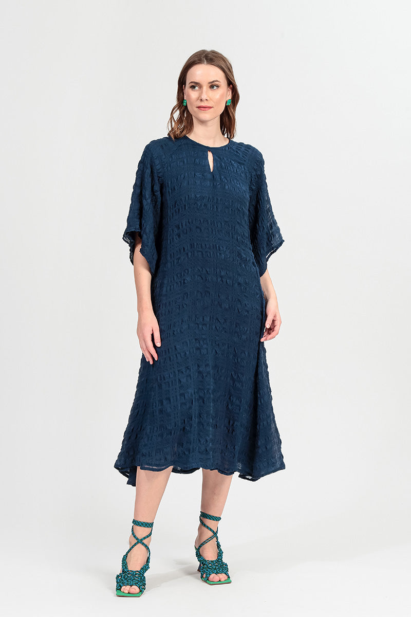 Robe longue en soie bleu marine superposée