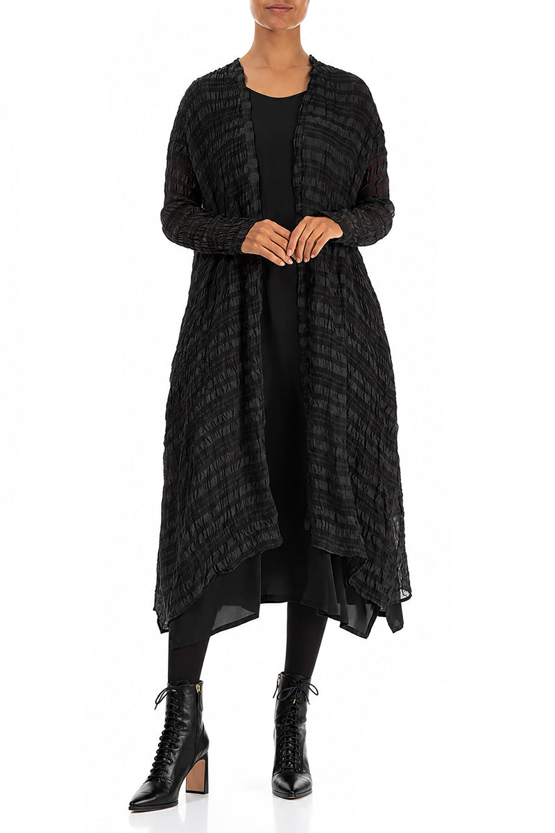 Fließende schwarze Jacke aus leichter Seide