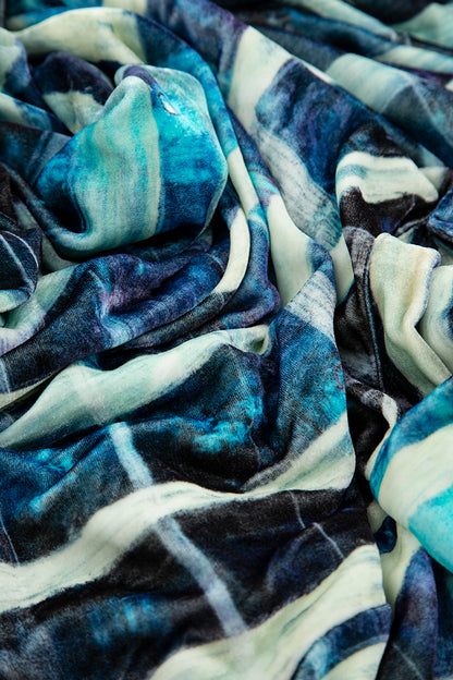 Robe fluide en velours de soie extensible à rayures bleues