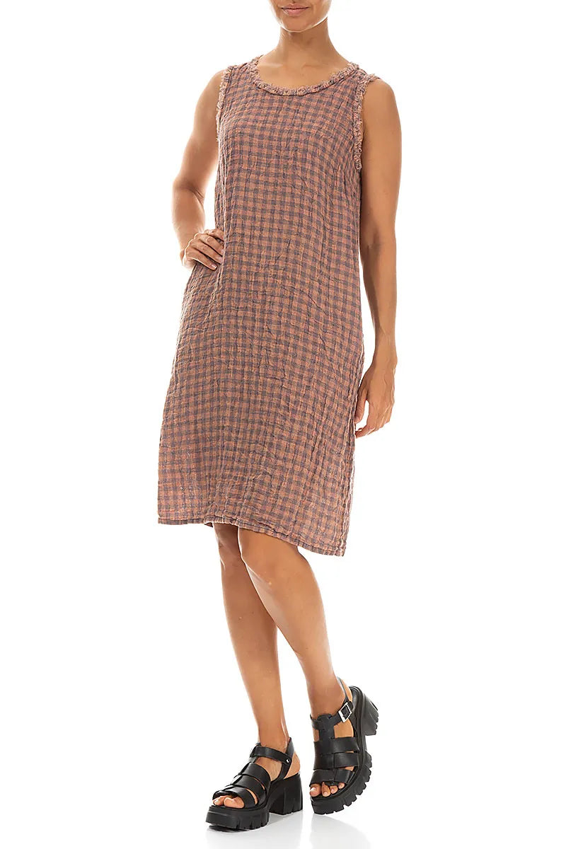 Robe en lin à carreaux aquarelle rose sans manches avec encolure effilochée