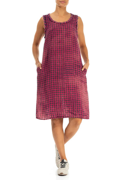 Ärmelloses Leinenkleid mit ausgefranstem Ausschnitt in Magenta und Aquarell-Karomuster