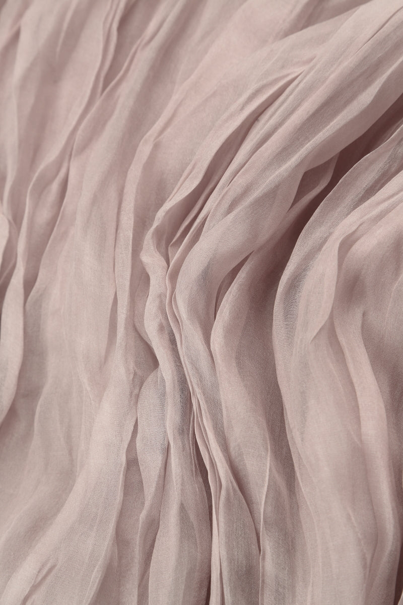 Greigefarbener Rock aus zerknittertem Seidenchiffon