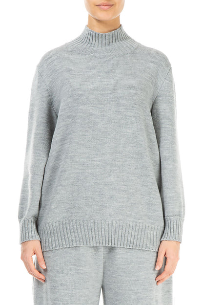 Grauer Strickpullover aus Wolle mit hohem Kragen