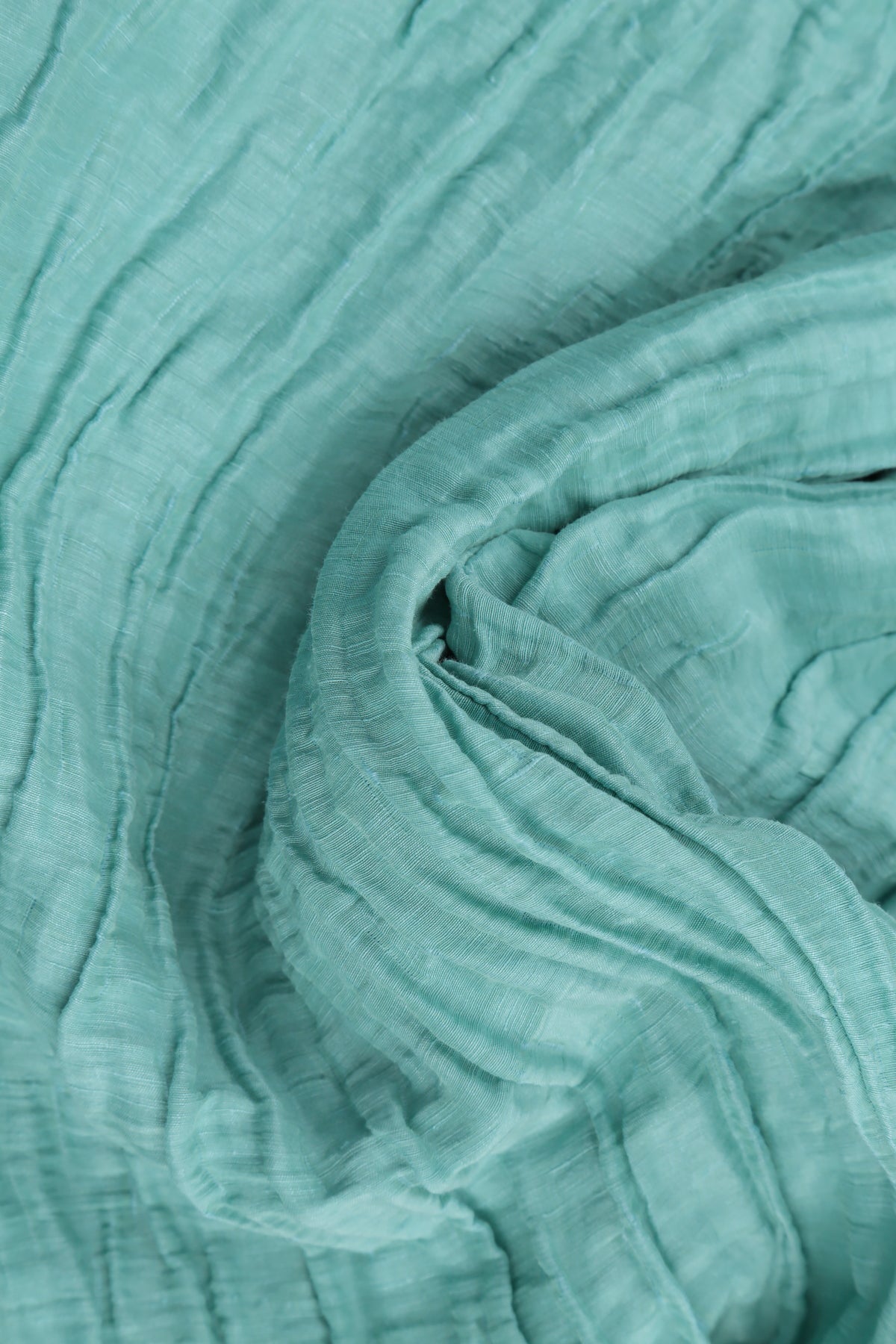 Bluse aus mintfarbenem Seidenleinen mit horizontalem Saum und Knittereffekt