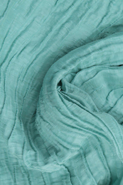 Bluse aus mintfarbenem Seidenleinen mit horizontalem Saum und Knittereffekt