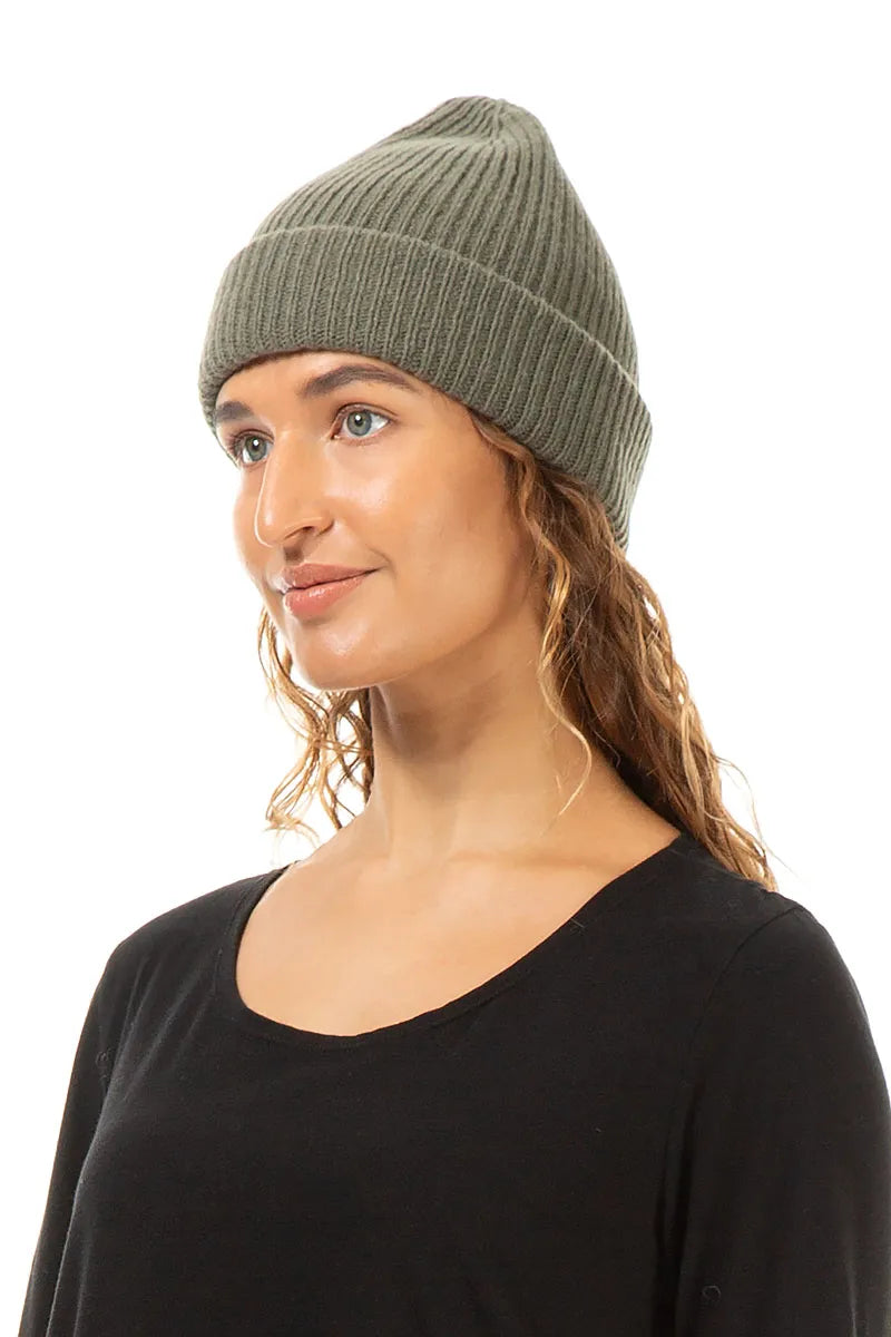 Khakifarbene Beanie-Mütze aus weicher Wolle
