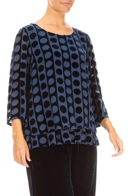 Chemisier en velours de soie bleu roi à rayures dévorées superposées