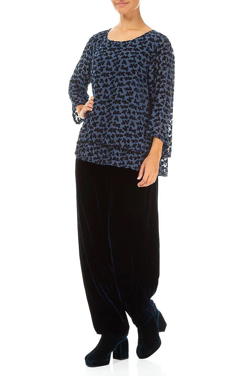 Bluse aus königsblauem Seidensamt mit Devoré-Muster