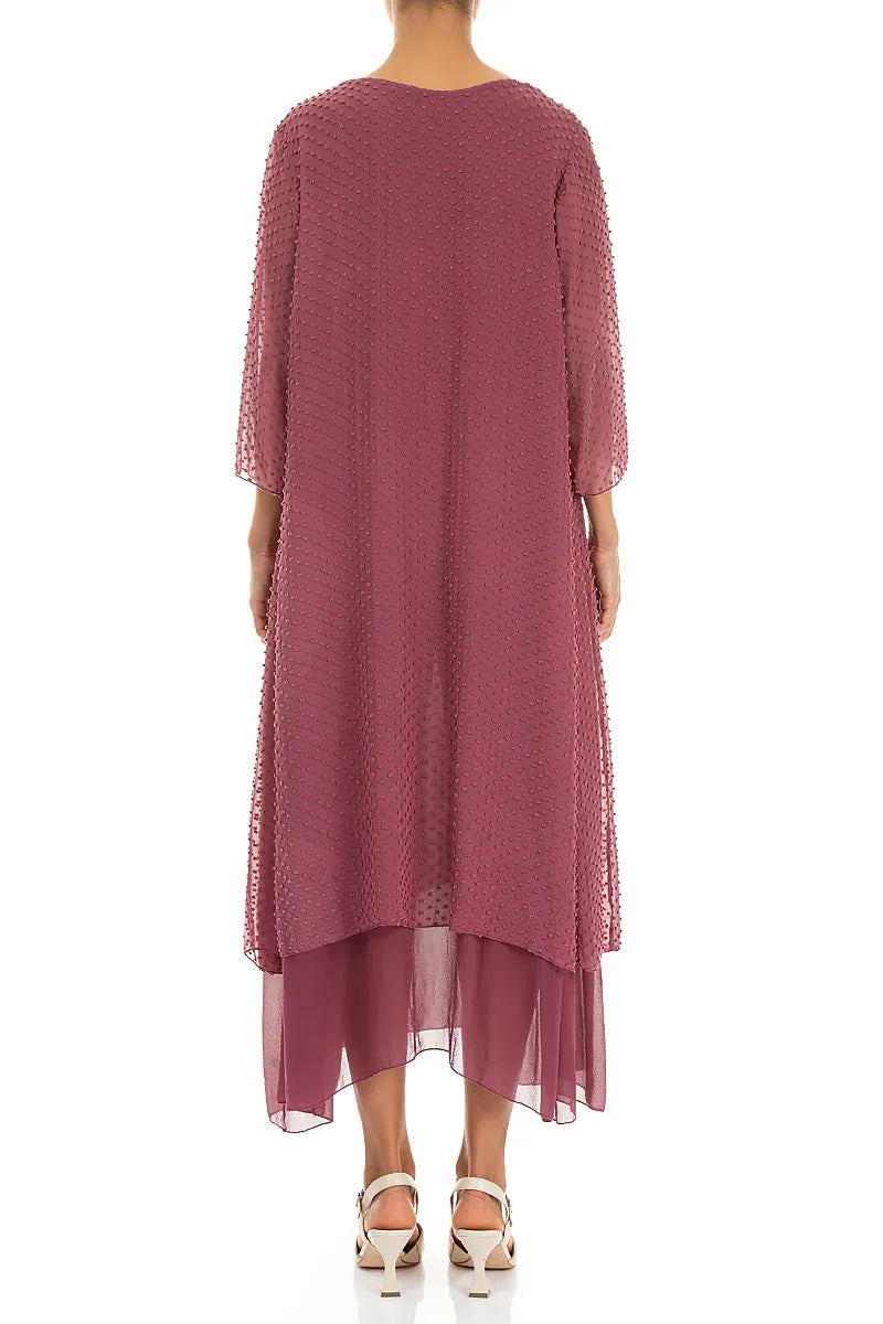 Robe en soie rubis antique à pois superposés