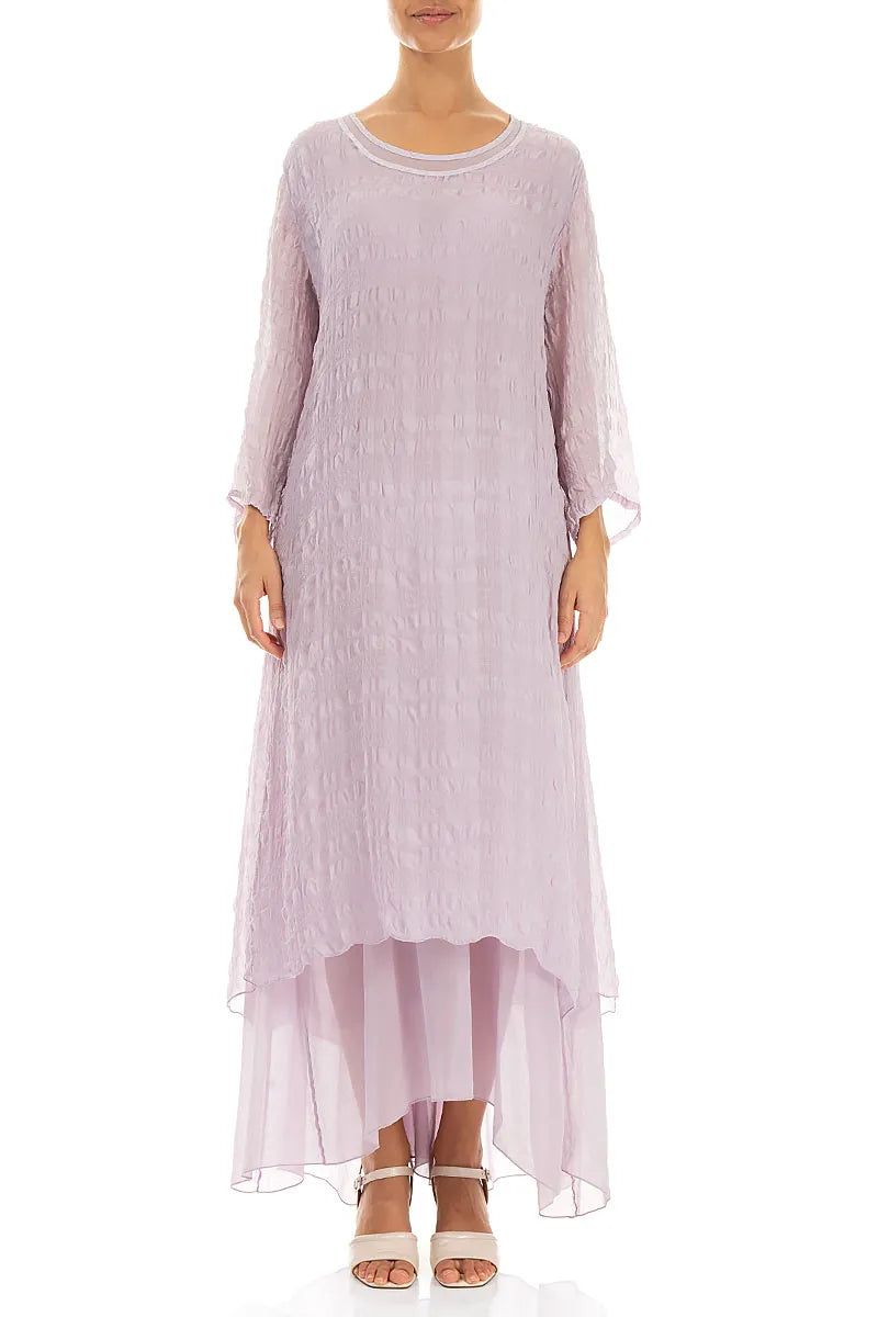 Robe en soie légère texturée lilas superposée