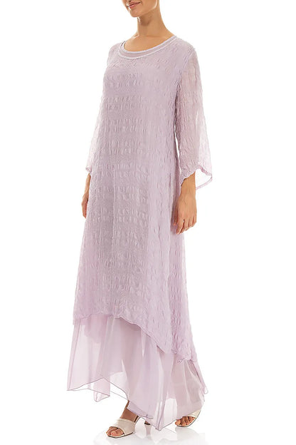 Robe en soie légère texturée lilas superposée