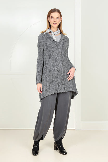 Veste longue en lin et soie texturé argentée à dos nu