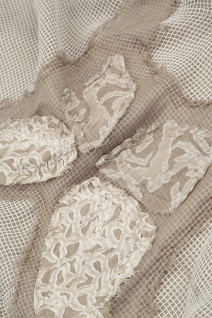 Lockere beige Seidenbluse mit Schmetterlingsmotiv