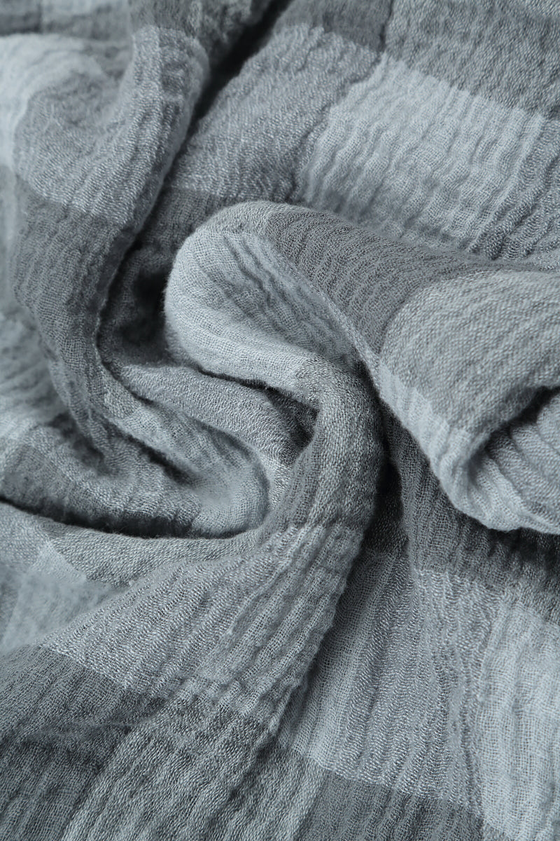 Lockeres, großkariertes silber-graues Leinenhemd aus Gaze