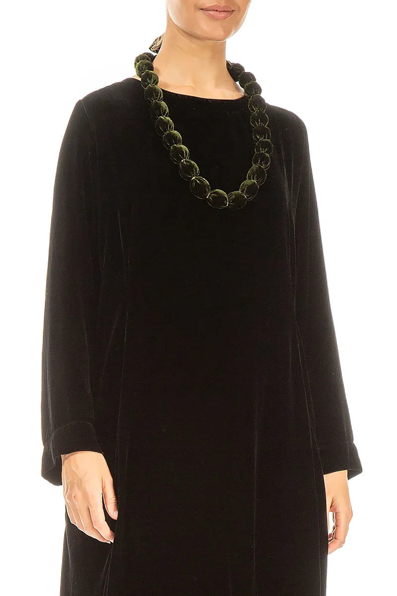 Halskette aus Seidensamt mit Perlen im Waldnebel-Stil