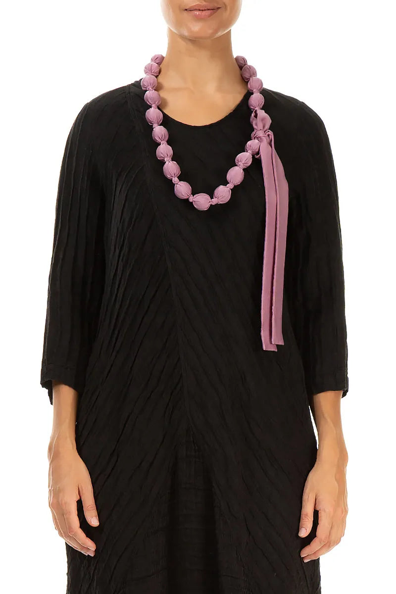Collier de perles de soie mauve taupe