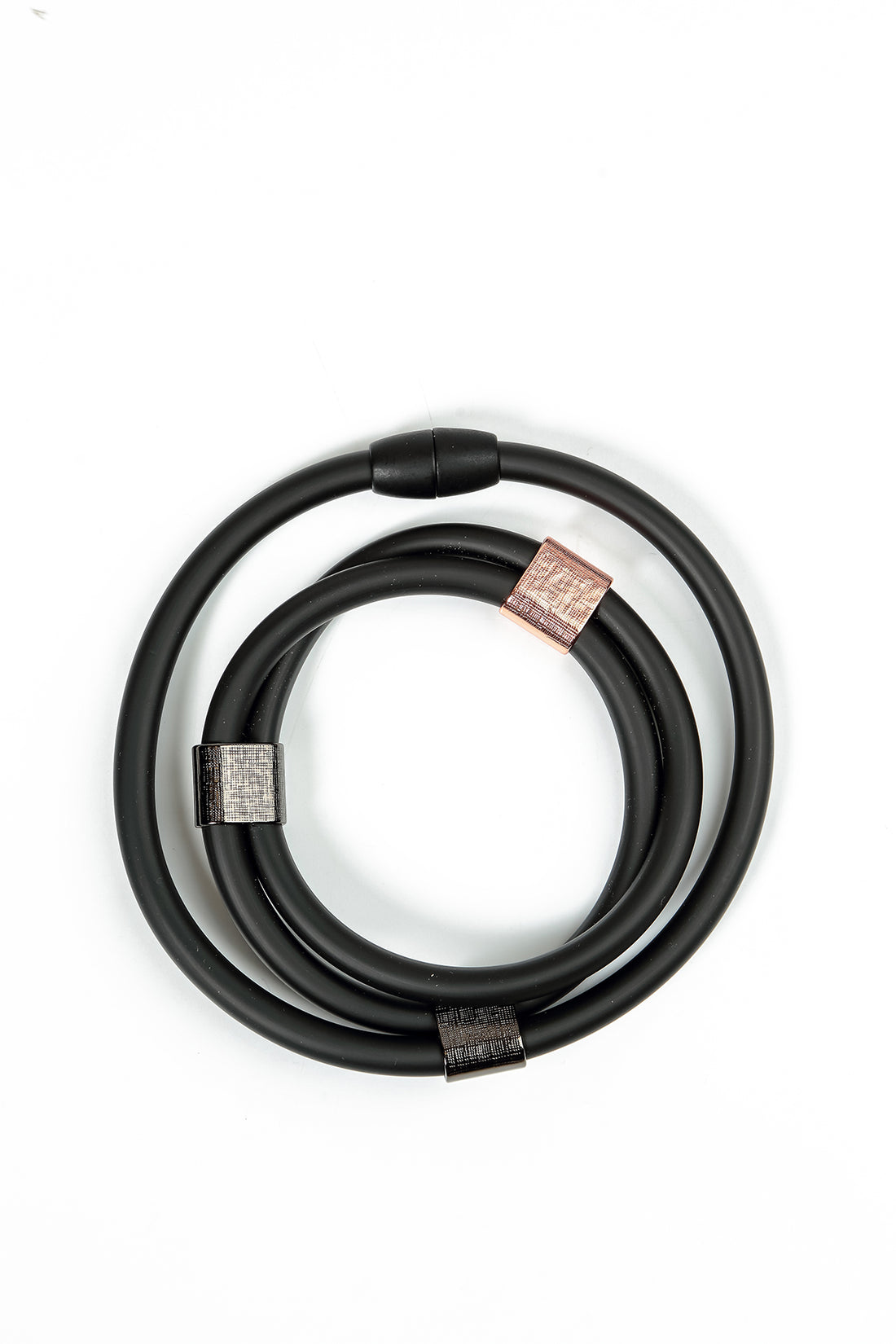 Noir Balance Halskette aus schwarzem Gummi