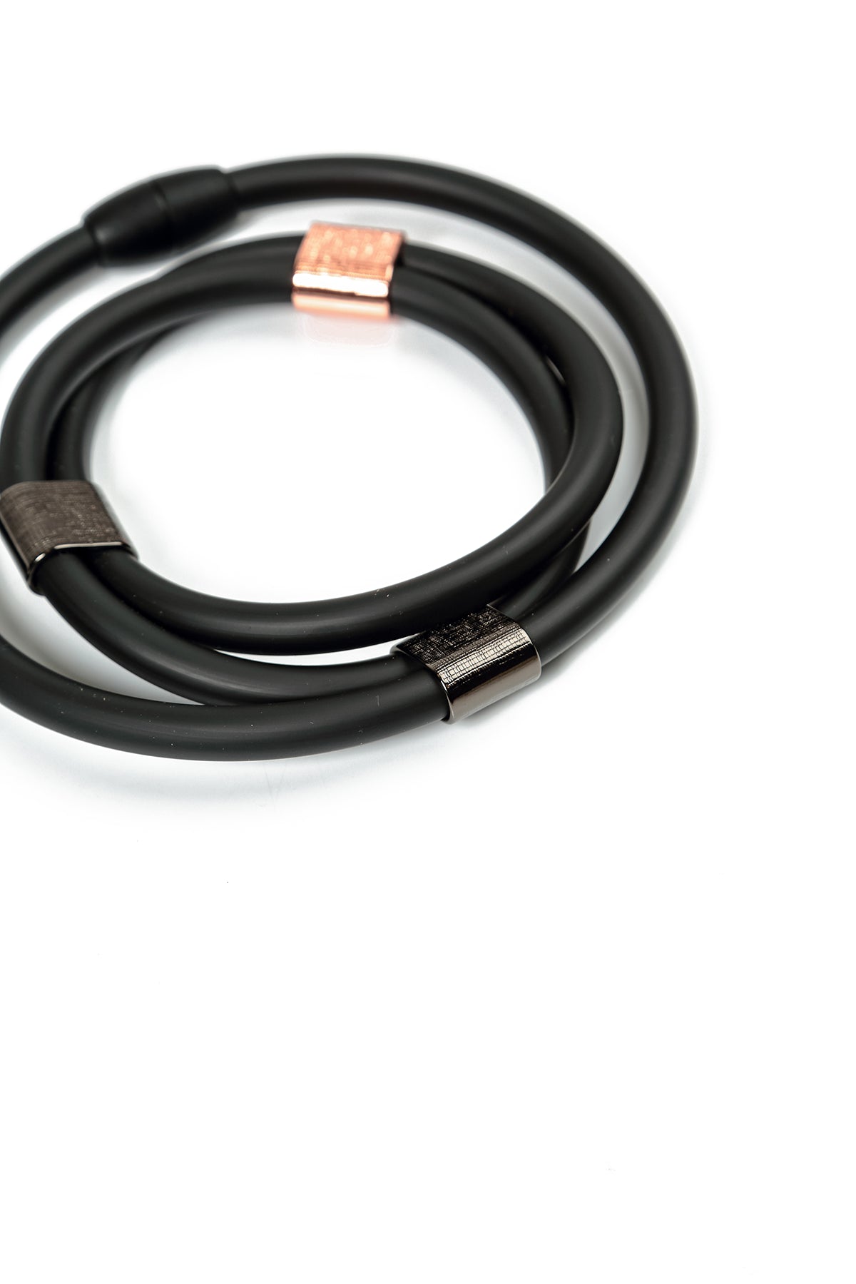 Noir Balance Halskette aus schwarzem Gummi