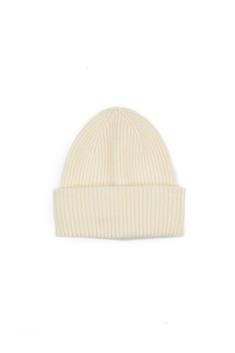 Beanie-Mütze aus weicher Wolle in Off-White
