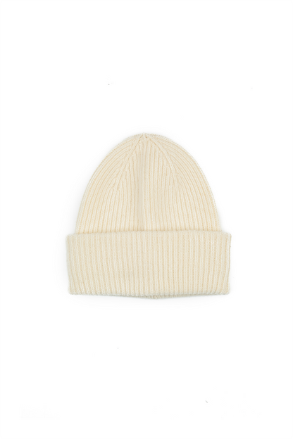 Beanie-Mütze aus weicher Wolle in Off-White