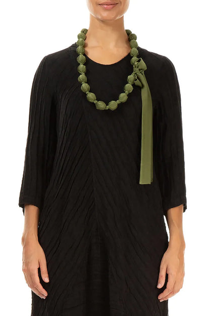 Collier de perles de soie olive