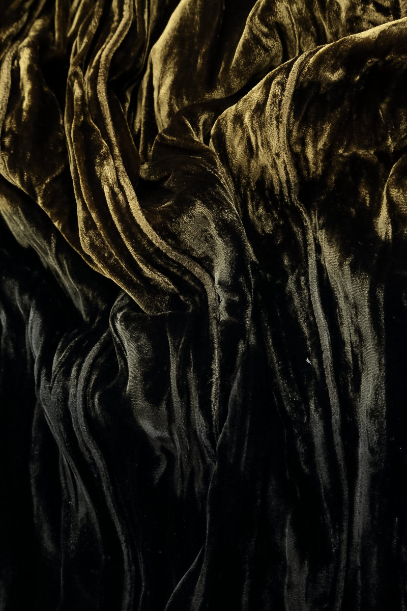 Olivgrünes Seidensamt-Ombré-Etui-Kleid