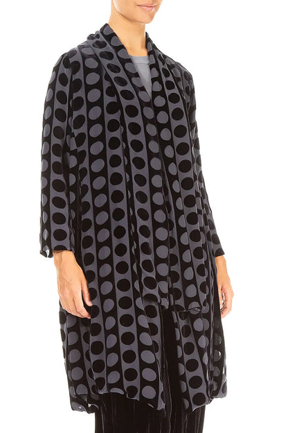 Jacke aus schieferblauem Seidensamt mit offener Devoré-Blasenstruktur