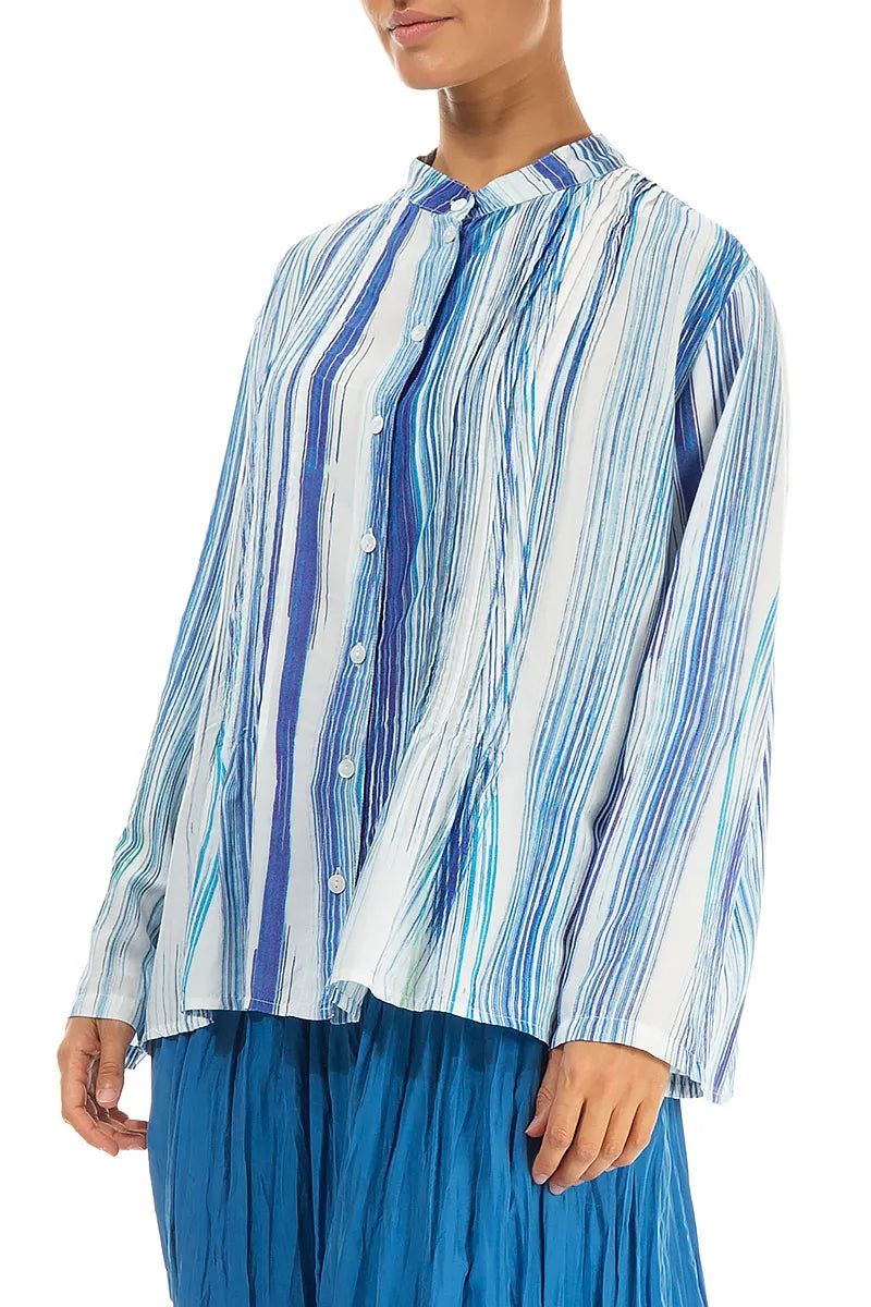 Pin-Tucked-Hemdbluse aus blauem Seiden-Bambus-Stoff mit Streifenmuster