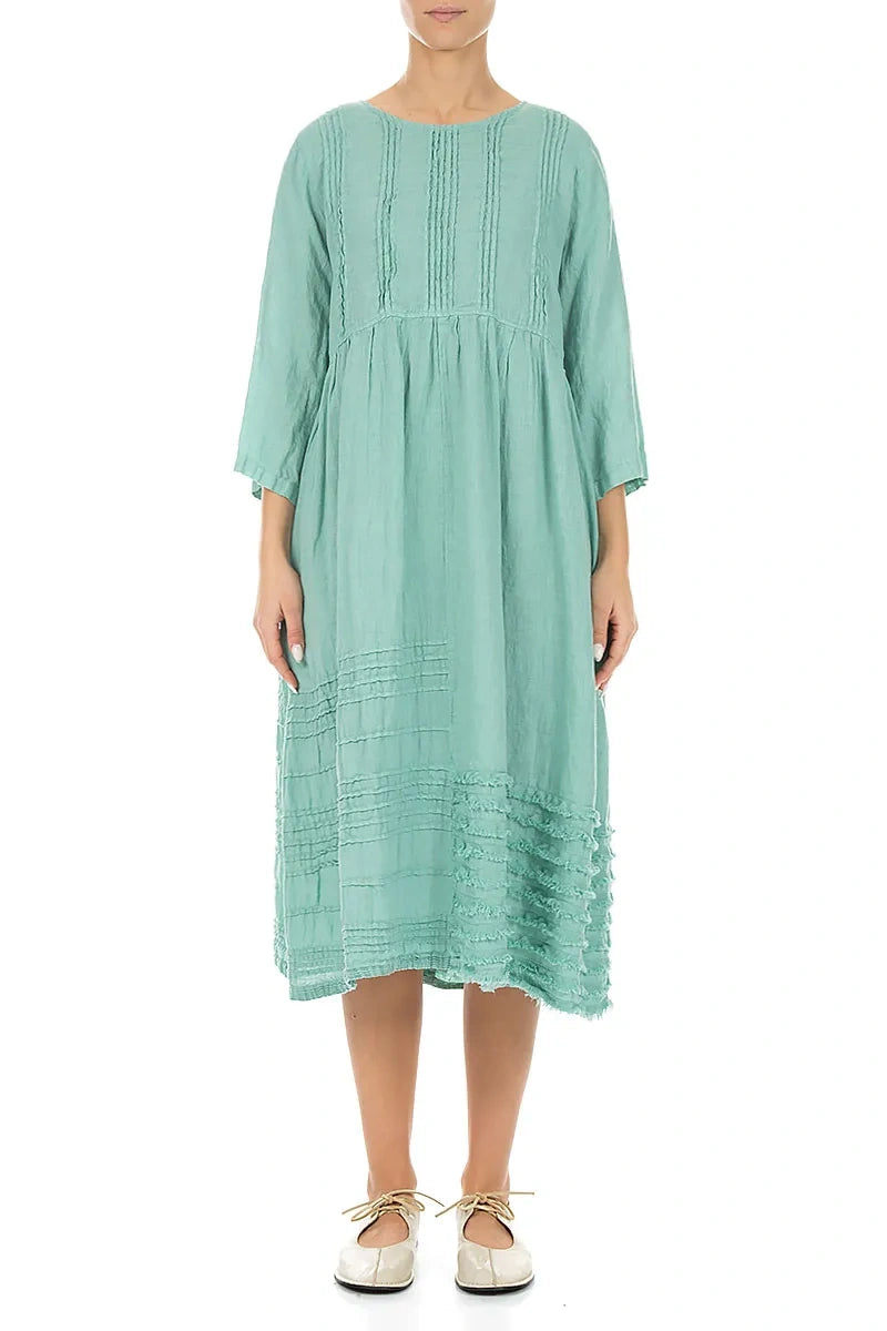 Mintfarbenes Leinenkleid mit Biesen und ausgefranstem Saum