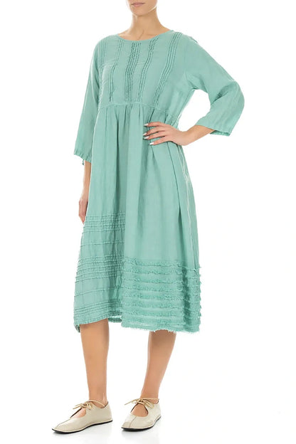 Mintfarbenes Leinenkleid mit Biesen und ausgefranstem Saum