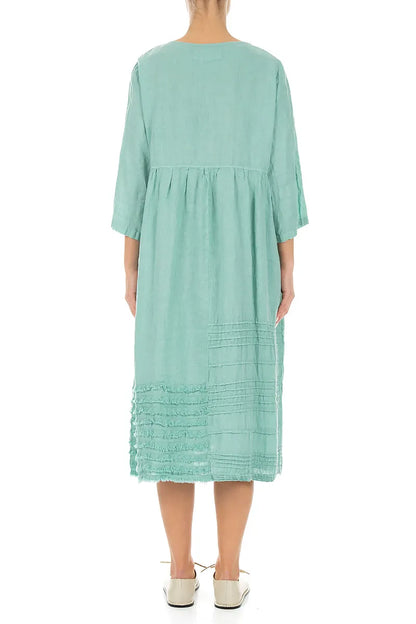 Mintfarbenes Leinenkleid mit Biesen und ausgefranstem Saum
