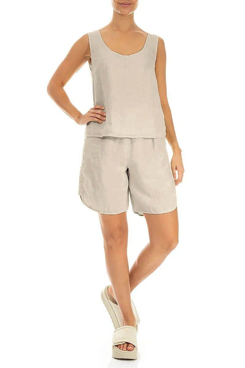 Legere beige Leinen-Shorts mit seitlichem Schlitz