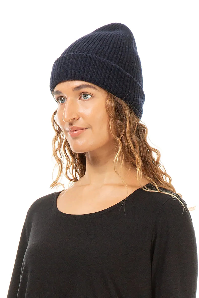 Marineblaue Beanie-Mütze aus weicher Wolle