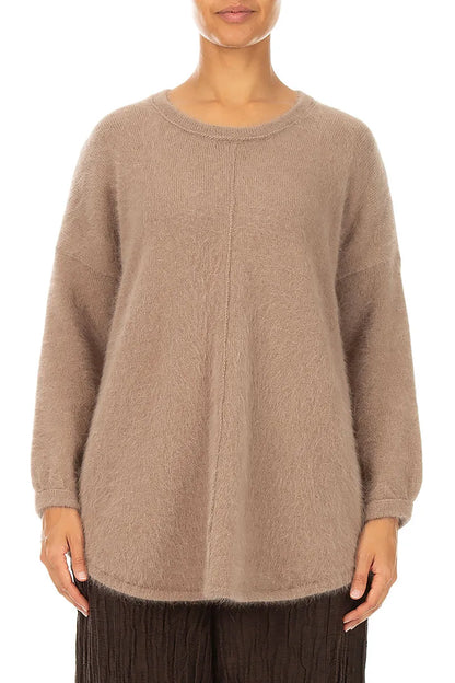 Angorapullover in sanftem Taupe mit abgerundetem Saum