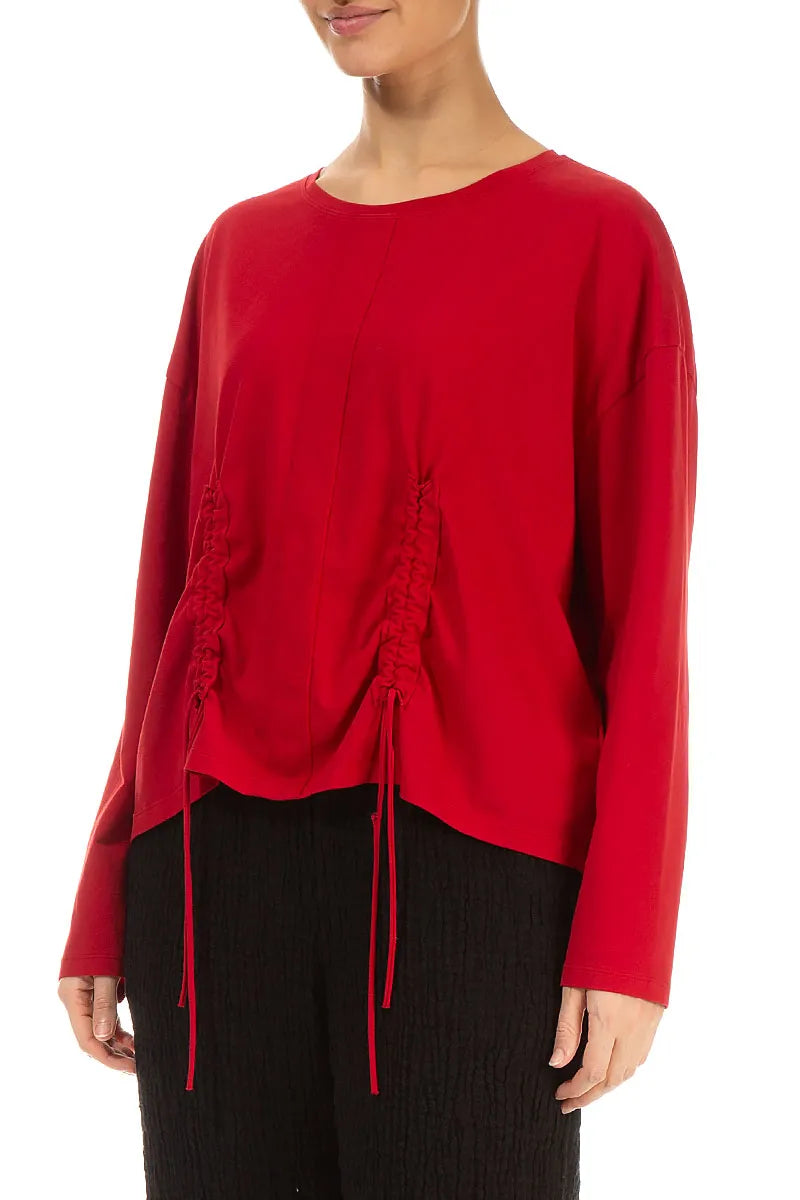 Kirschrote Baumwollbluse mit gerüschter Vorderseite