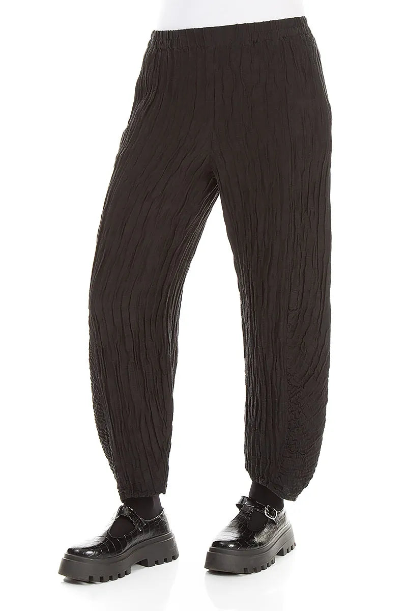Schwarze Hose aus gekräuseltem Seidenleinen mit gerüschtem Saum